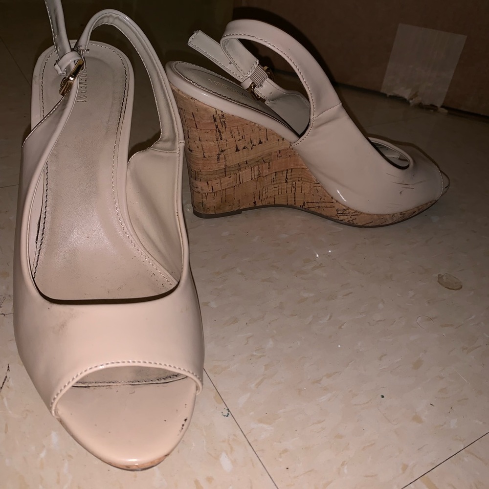 Nude wedges